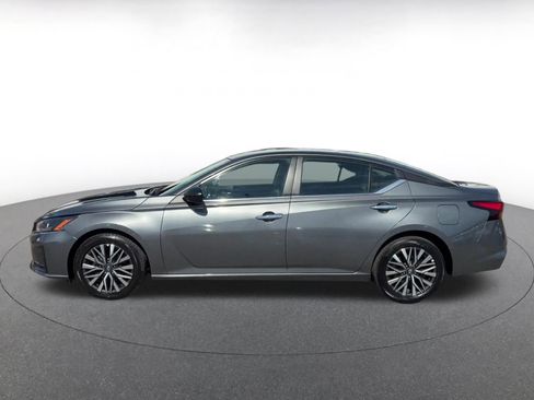 Used 2025 Nissan Altima 2.5 SV image 9