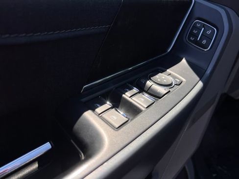 Used 2022 Ford F150 Lariat AWD/4WD image 11