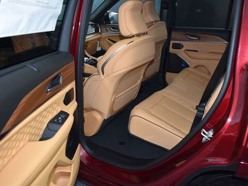 New 2026 Jeep Grand Cherokee Summit image 34