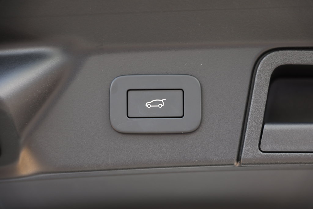 New 2026 Land Rover Range Rover Velar S AWD/4WD image 13