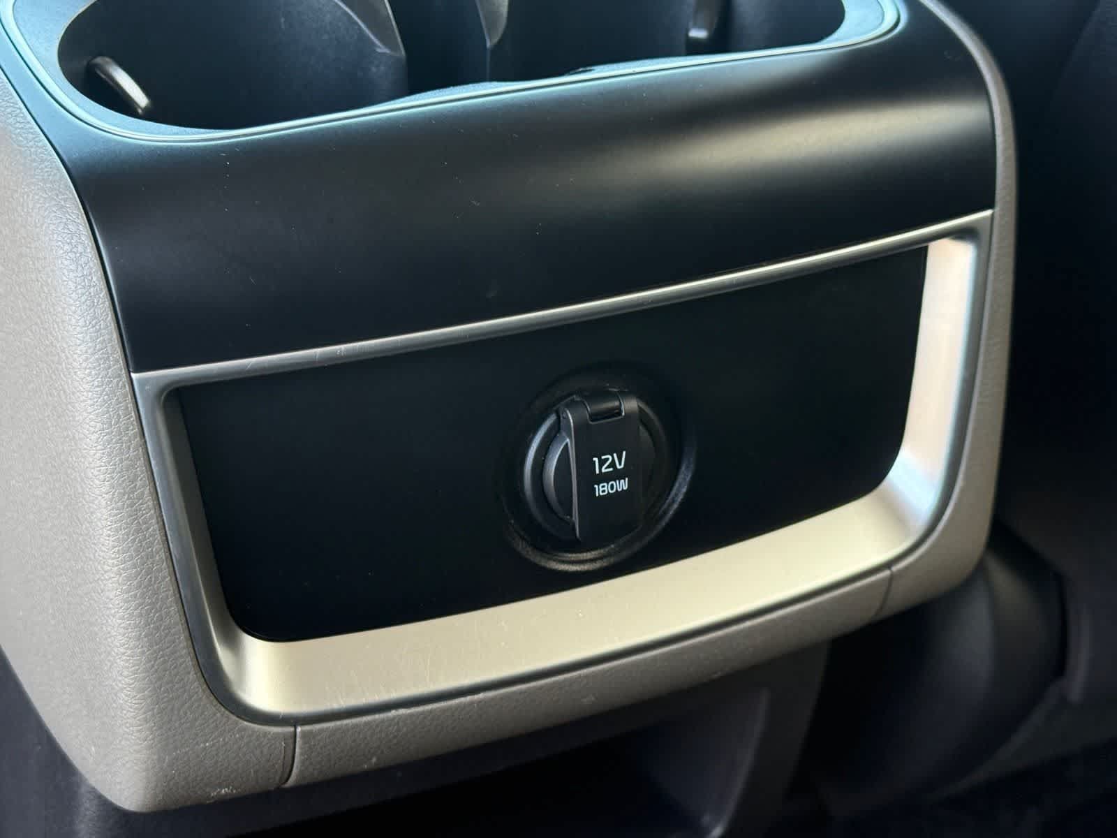 Used 2025 Kia Carnival FWD image 30