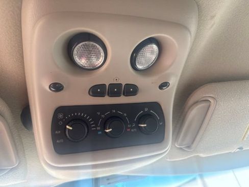 Used 2005 GMC Yukon SLT w/ SLT Preferred Equipment Group AWD/4WD image 15