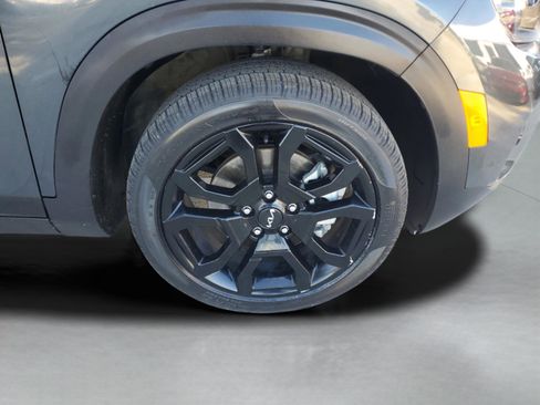 Certified 2024 Kia Seltos X-Line image 6