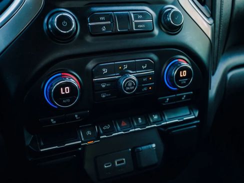 Used 2021 Chevrolet Silverado 1500 LT image 18