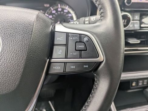 Used 2024 Toyota Highlander LE AWD/4WD image 21