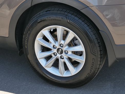 Used 2019 Kia Sorento FWD image 8