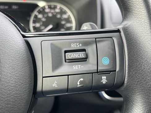 Used 2022 Nissan Rogue SV image 17