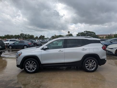 Used 2022 GMC Terrain SLT w/ Infotainment Package II FWD image 6