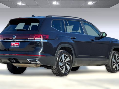 Used 2024 Volkswagen Atlas SE image 3