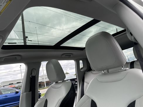 Used 2018 Jeep Compass Latitude w/ Popular Equipment Group FWD image 28