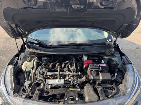 Used 2025 Nissan Versa SV FWD image 29
