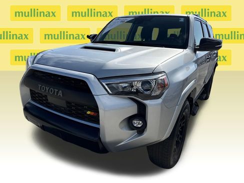 Used 2021 Toyota 4Runner Venture w/ Moonroof Package AWD/4WD image 11