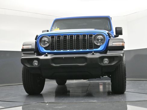 Used 2025 Jeep Wrangler Sport image 22