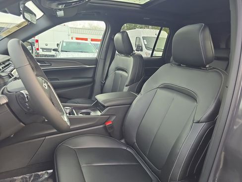 New 2025 Jeep Grand Cherokee Limited w/ MOPAR Finishing Package image 15