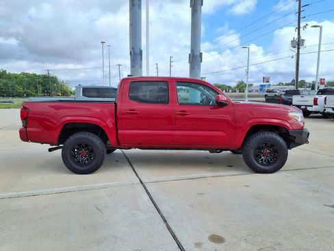 Used 2020 Toyota Tacoma SR AWD/4WD image 5