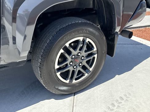 Used 2025 Toyota Tacoma TRD Sport AWD/4WD image 8