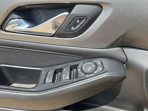Used 2023 Chevrolet Traverse LT FWD image 29