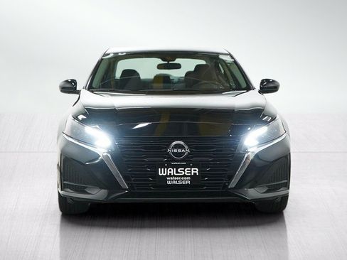 Used 2023 Nissan Altima 2.5 SV w/ SV Premium Package AWD/4WD image 8