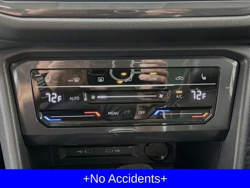 Used 2024 Volkswagen Tiguan SE w/ Panoramic Sunroof Package image 15