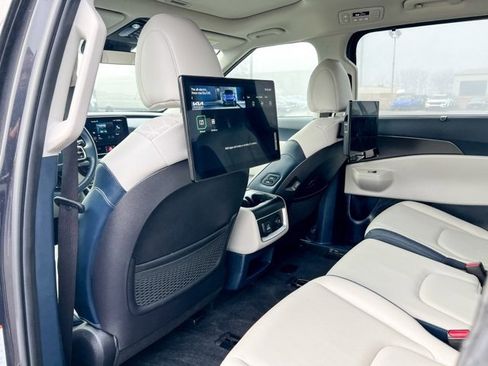 Used 2025 Kia Carnival SX image 10