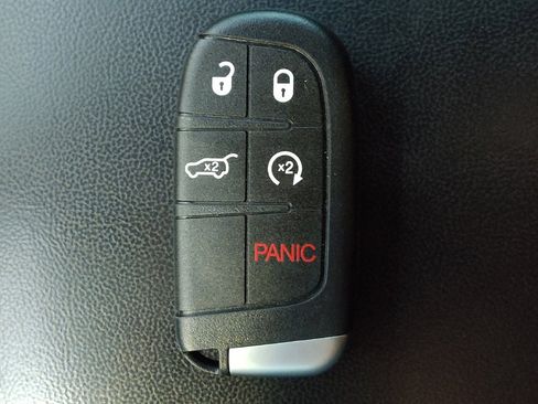 Used 2020 Jeep Grand Cherokee Altitude RWD image 32