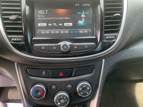 Used 2017 Chevrolet Trax LS AWD/4WD image 11