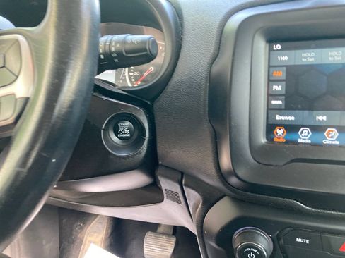 Used 2019 Jeep Renegade Latitude w/ Cold Weather Group AWD/4WD image 21