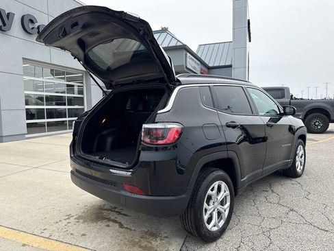 Used 2024 Jeep Compass Latitude AWD/4WD image 15
