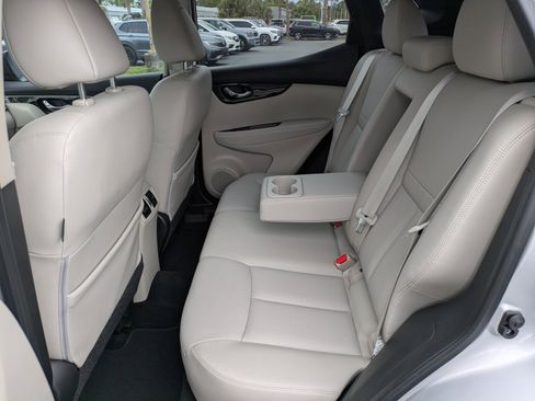 Used 2019 Nissan Rogue Sport SL w/ Premium Package FWD image 11