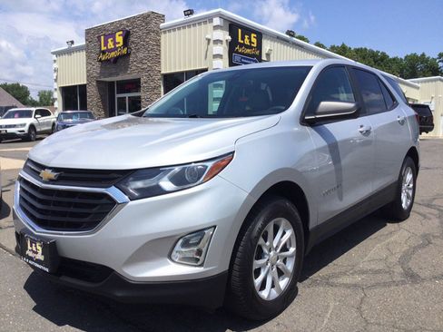 Used 2021 Chevrolet Equinox LS w/ LS Convenience Package AWD/4WD image 1