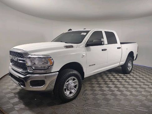 Used 2022 RAM 2500 Tradesman w/ Chrome Appearance Group AWD/4WD image 4