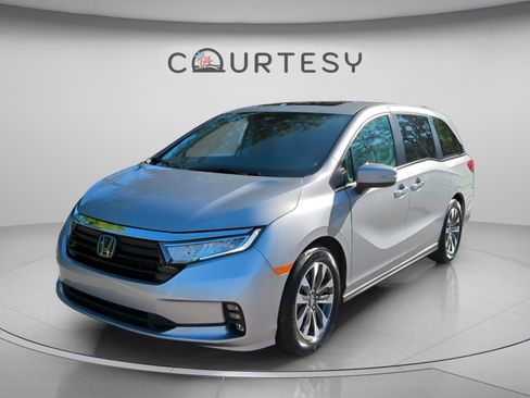 Certified 2024 Honda Odyssey EX-L image 2