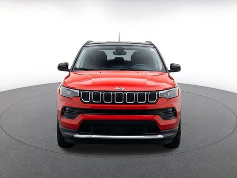 Used 2025 Jeep Compass Limited AWD/4WD image 2
