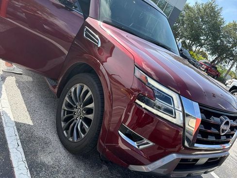 Used 2023 Nissan Armada Platinum w/ Captain's Chairs Package RWD image 3