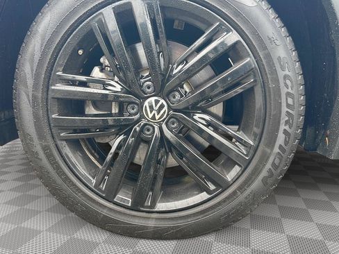 Used 2022 Volkswagen Tiguan SE R-Line AWD/4WD image 9