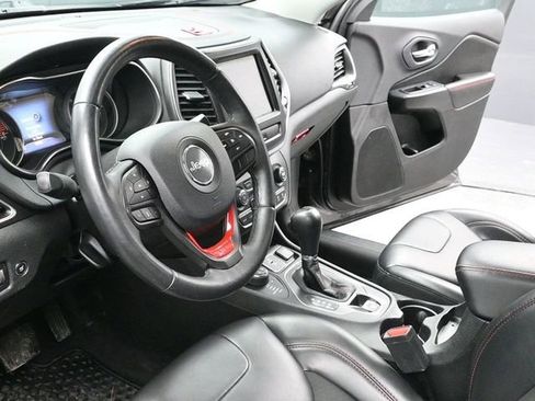 Used 2019 Jeep Cherokee Trailhawk w/ Comfort/Convenience Group image 12