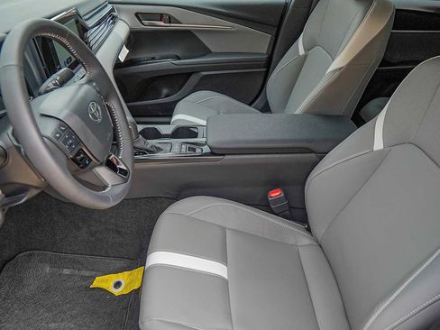 Used 2025 Toyota Camry SE image 10