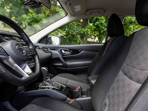 Certified 2022 Nissan Rogue Sport SV image 9