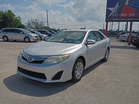 Used 2014 Toyota Camry LE w/ Fleet Convenience Package FWD image 1