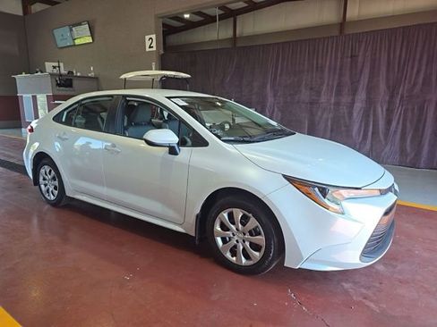 Used 2026 Toyota Corolla LE FWD image 3