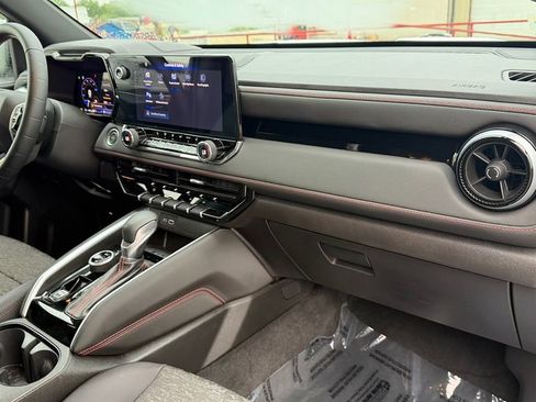 Used 2024 Chevrolet Colorado Z71 w/ Z71 Convenience Package 2 image 40