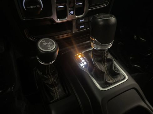 Used 2023 Jeep Wrangler Unlimited Sahara AWD/4WD image 10