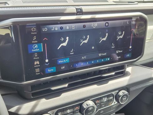 Used 2025 Jeep Wrangler Unlimited Sahara AWD/4WD image 13