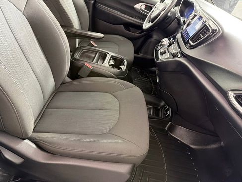 Used 2018 Chrysler Pacifica Touring Plus w/ S Appearance Package FWD image 23