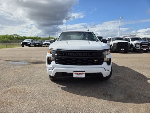Used 2023 Chevrolet Silverado 1500 Custom AWD/4WD image 2