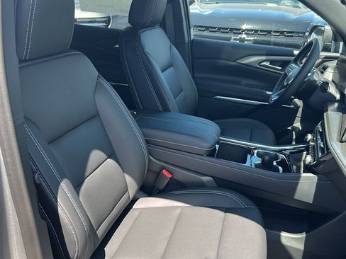 New 2026 Chevrolet Traverse LT w/ Driver Confidence Package AWD/4WD image 13