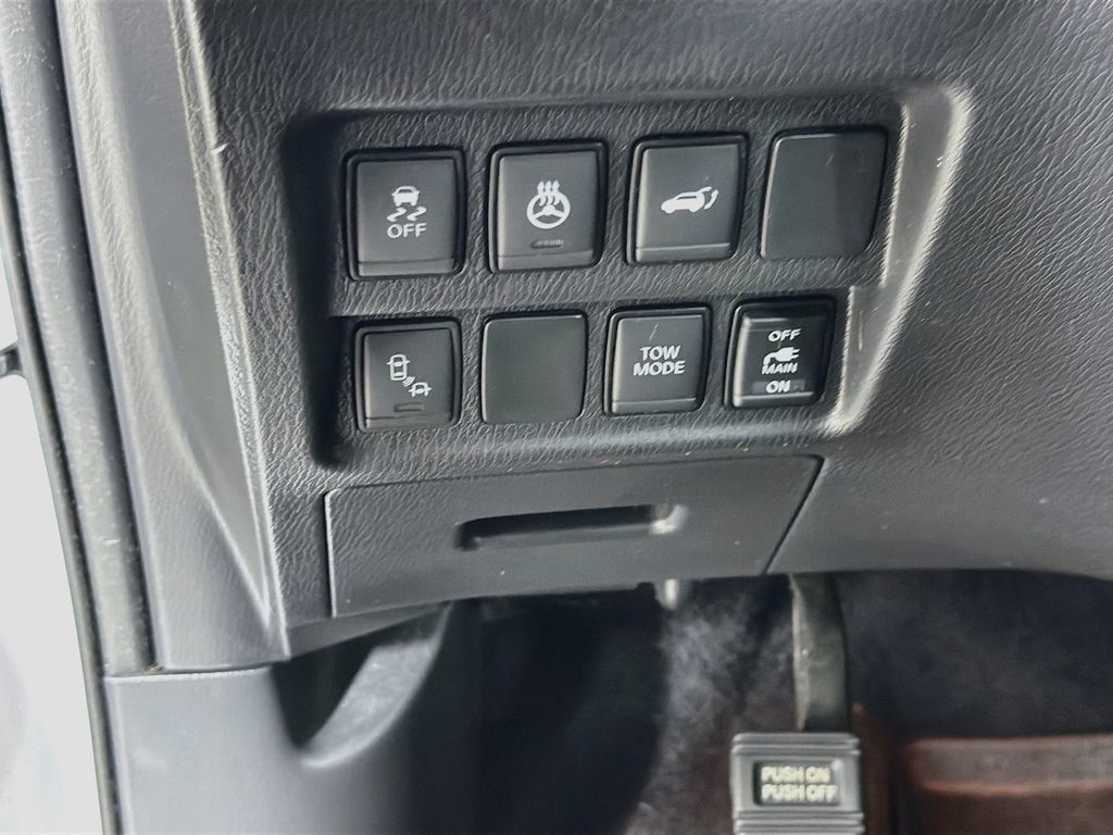 Used 2018 Nissan Pathfinder SL FWD image 11