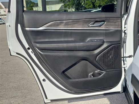 Used 2024 Jeep Grand Cherokee L Limited w/ Black Appearance Package image 11