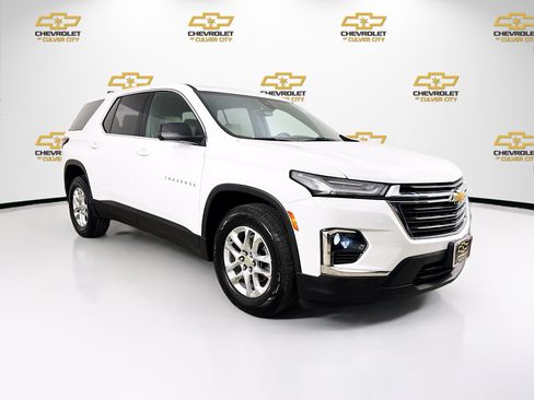 Used 2023 Chevrolet Traverse LS FWD image 1