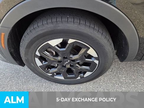 Used 2024 Kia Sorento S image 3